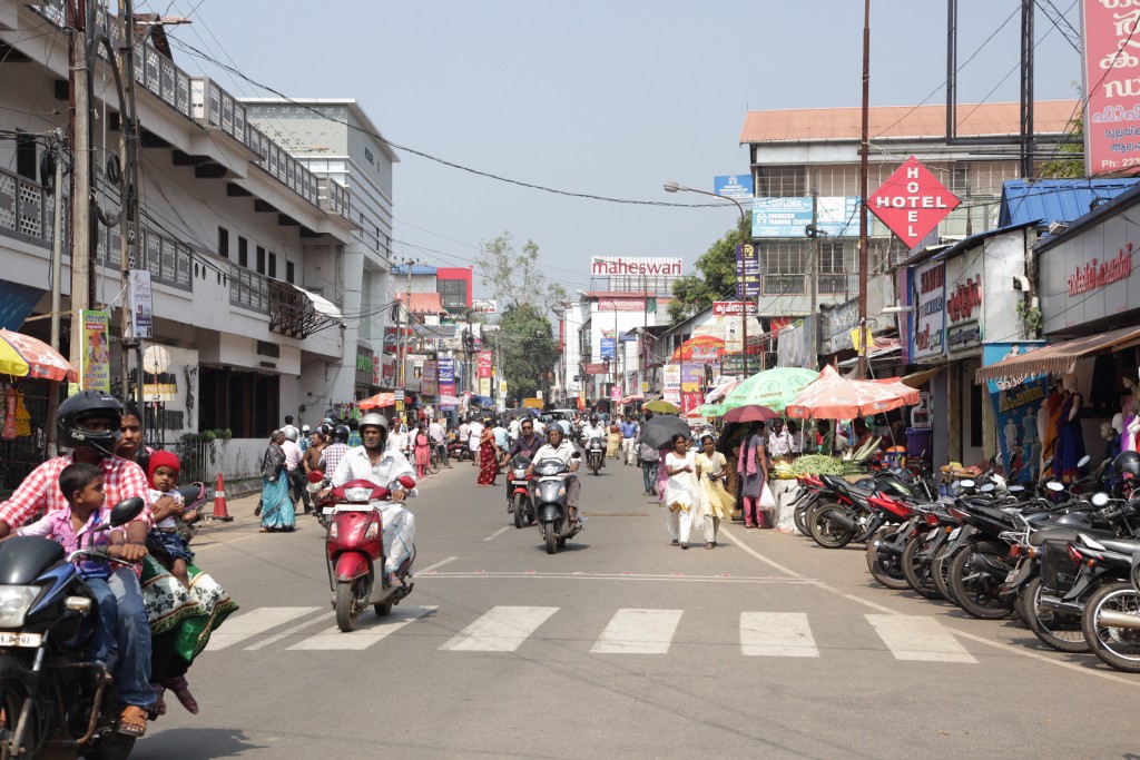 A busy shopping street in Alleppey