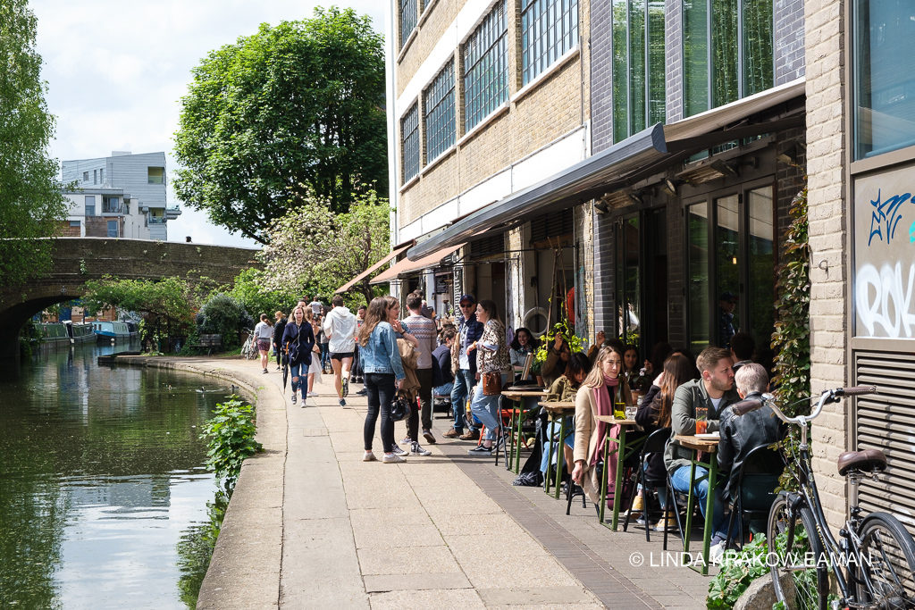 Cafe beside the towpath on the Regent's Canal. 